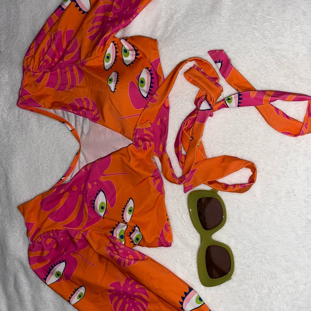 Bikini - Picture 2 of 4